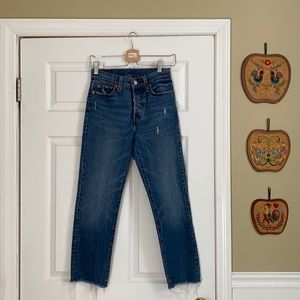 Levi’s Cropped Blue Jeans